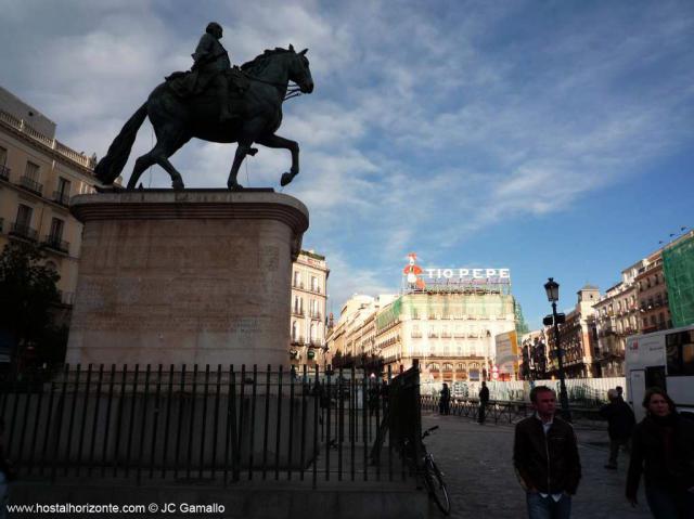 Puerta del Sol y estaua del caballo Spain 0457